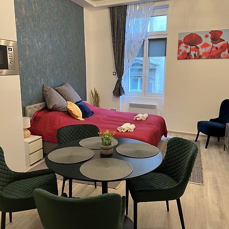 Center Apartman In The Famous Hajos Street Budapest Exterior photo